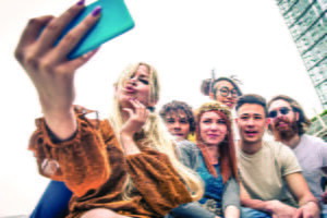 pose-virtual-photo-booth_0000_friends-meeting-outdoors-2023-11-27-05-31-22-utc