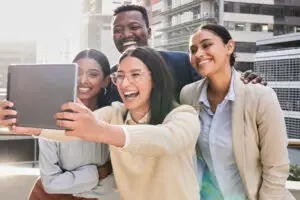 pose-virtual-photo-booth_0002_time-for-a-team-selfie-2023-11-27-05-32-24-utc